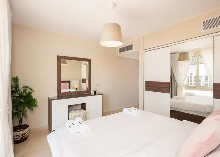 Luxe 3bdr W Private Rooftop Jacuzzi & Access Daire Hurgada