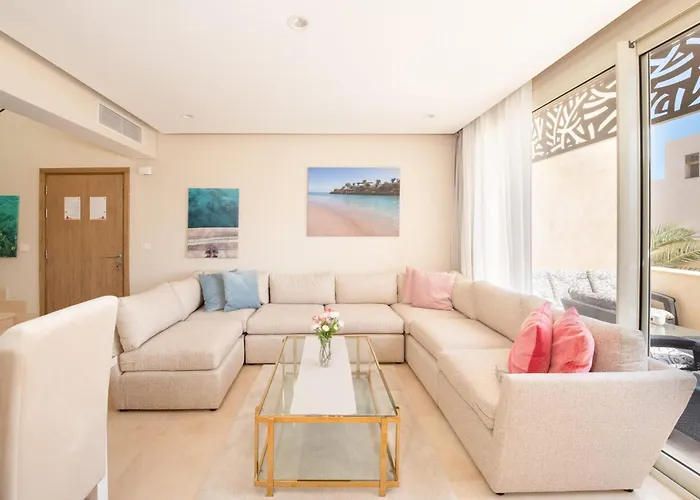 Luxe 3bdr W Private Rooftop Jacuzzi & Access Daire Hurgada