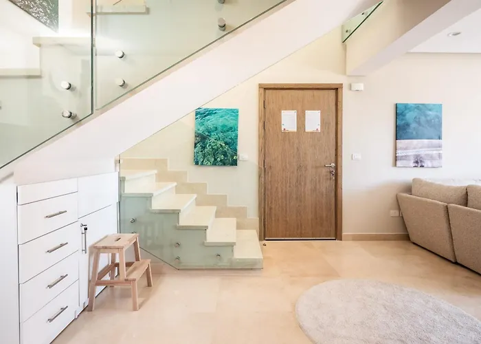 Daire Luxe 3bdr W Private Rooftop Jacuzzi & Access