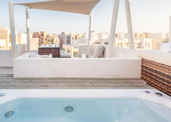 Daire Luxe 3bdr W Private Rooftop Jacuzzi & Access